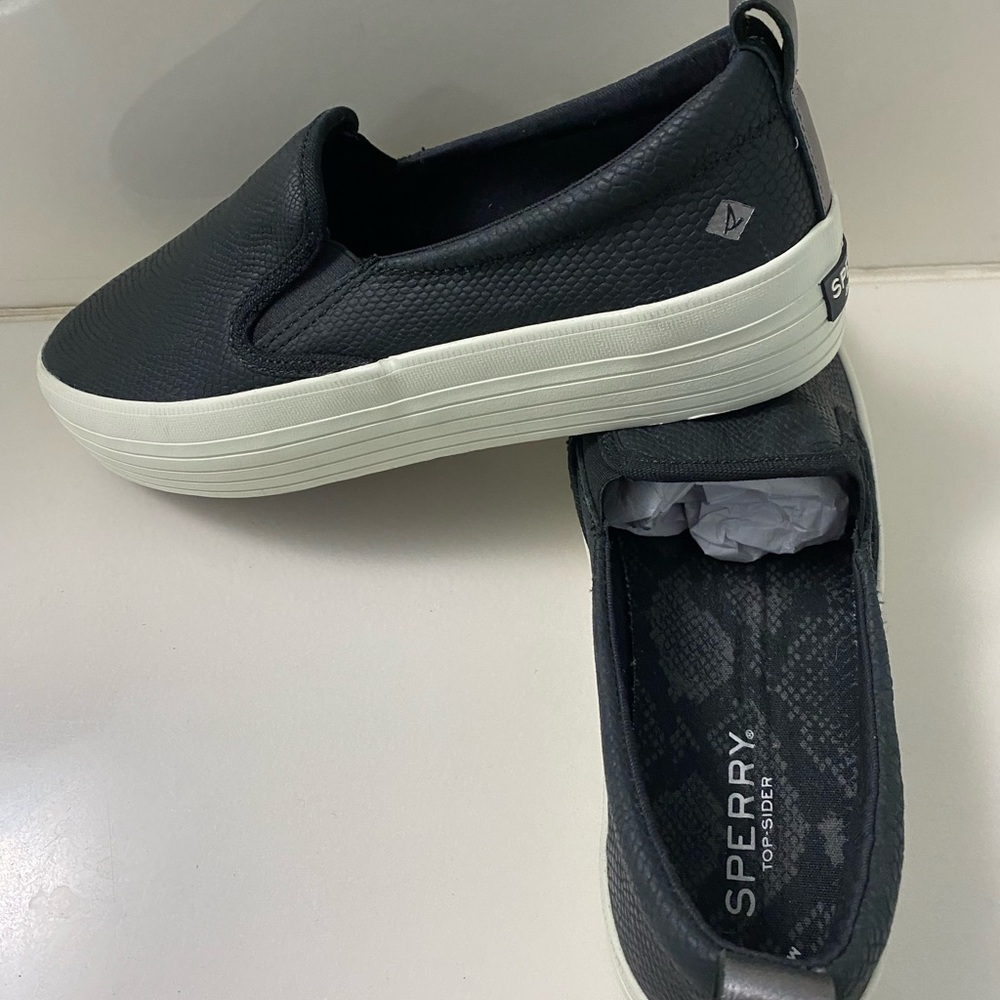 Women’s /Femmes Sperry Slip on shoe size 7